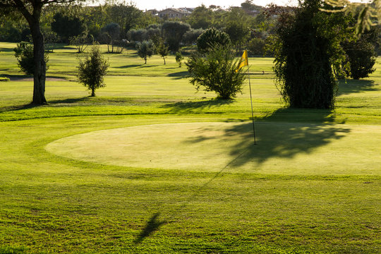 Campo da golf al tramonto