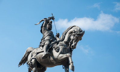 Fototapeta na wymiar statue of emanuele filiberto in Turin