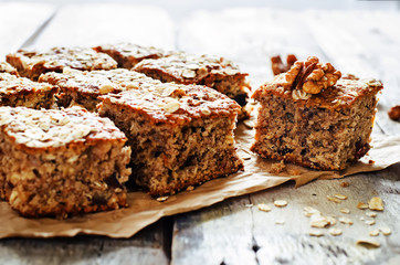 oatmeal cake with dates and walnuts