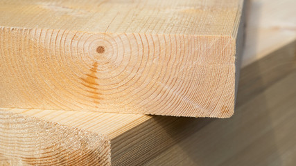 Baumaterial Holz - Holzbohlen - Holzrahmenbau - Hausbau