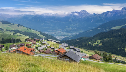 Fototapeta na wymiar picturesque village in the Swiss Alps