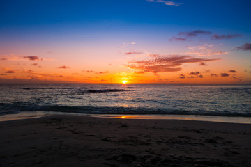 Rest in Paradise - Malediven - Sonnenuntergang am Strand