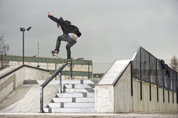 skateboarder trick in skatepark - obrazy, fototapety, plakaty