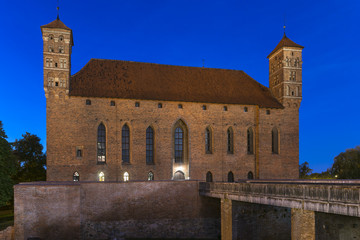 Fototapeta na wymiar Medieval Gothic castle in Lidzbark Warminski at night