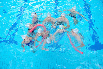 Obraz na płótnie Canvas children group at swimming pool