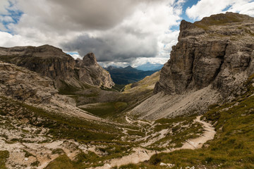 Fototapeta na wymiar hiking track in Dolomites