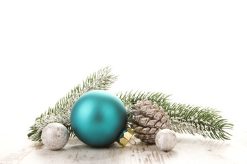 Fototapeta na wymiar Blaue Weihnachtskugel