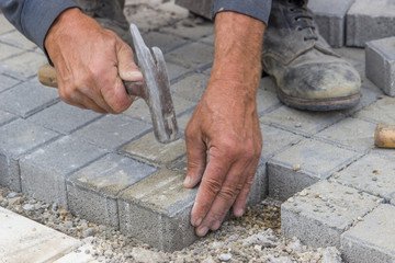 laying concrete brick pavers 2