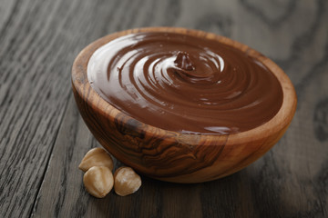 chocolate hazelnut creamin wood bowl