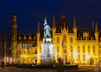 Fototapeta na wymiar City hall of Bruges at night