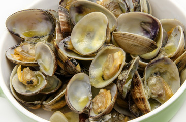 Almejas al ajillo