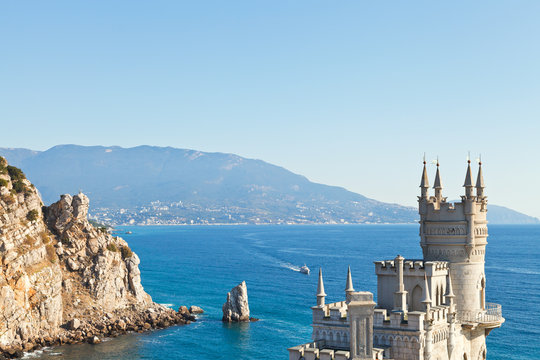 Swallow Nest castle and rock Parus (Sail), Crimea
