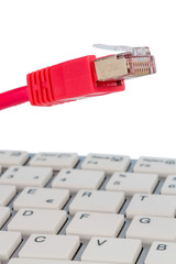 Netzwerkkabel auf Tastatur
