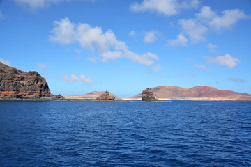 islote en la costa de lanzarote