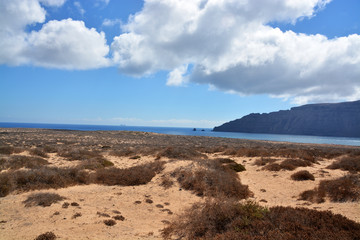 Camino paisajístico en Isla Graciosa
( Lanzarote)