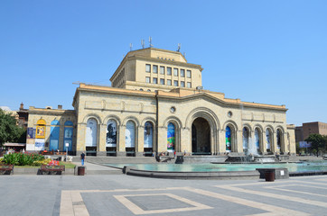 Fototapeta na wymiar Национальный исторический музей Армении в Ереване