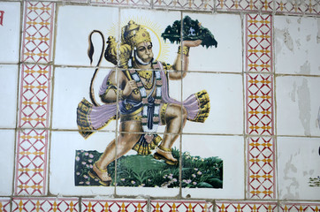 Divinités hindouistes peintes sur carrelage