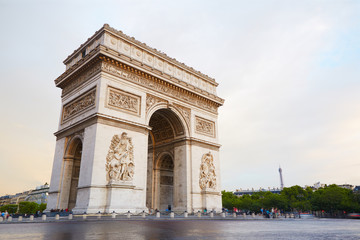 Fototapeta na wymiar Arc de Triomphe in Paris, quiet morning scene
