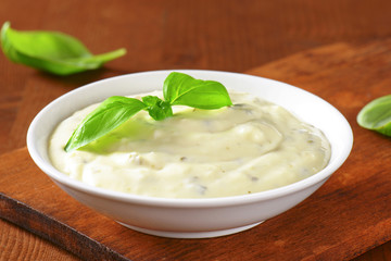 Creamy salad dressing