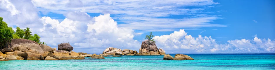 Papier Peint photo Île Panorama de la côte de Mahé avec des rochers de granit typiques, Seychelles
