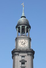 Fototapeta na wymiar evangelische Hauptkirche Sankt Michaelis, genannt „Michel“