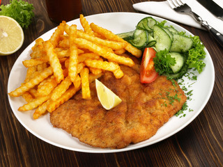 Schnitzel mit Pommes Frites