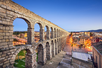 Segovia, Spain Aqueduct at  Plaza del Azoguejo - obrazy, fototapety, plakaty