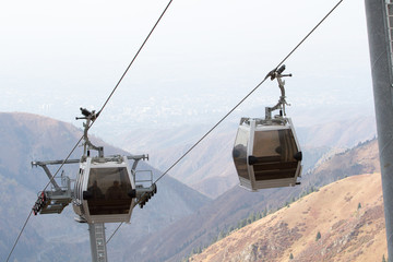 Obraz premium Cableway in the mountains