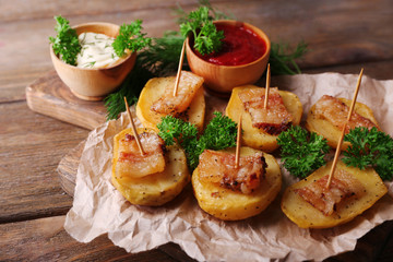 Baked potato with bacon