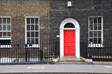 londres puerta roja de casa clásica de ladrillo  0932-f14