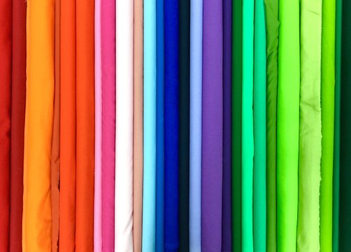 Bunte Stoffe im Stoffladen