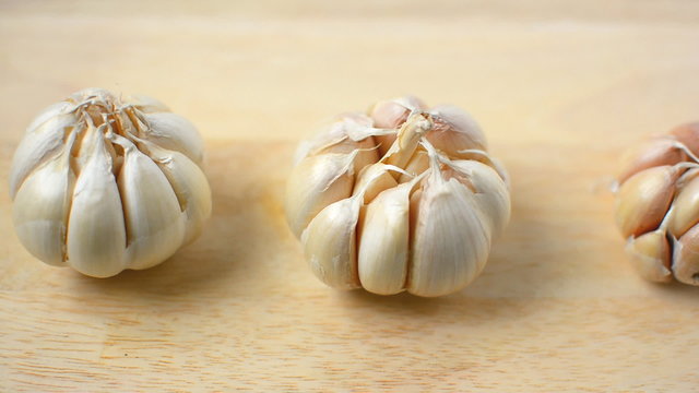 camera dolly, garlic on wood