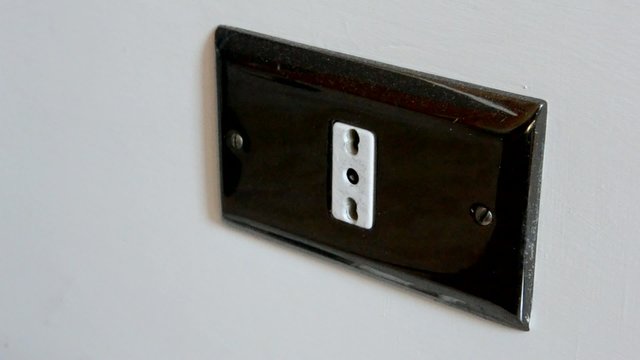 318