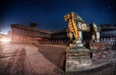 Cercles muraux Népal Lions de pierre la nuit à Bhaktapur
