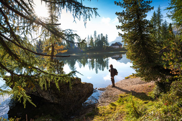 Fototapeta na wymiar The hiker man at the beautiful Lago Di Federa See