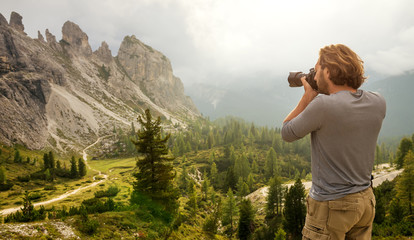 Fototapeta na wymiar Men hiking Photographer take a picture