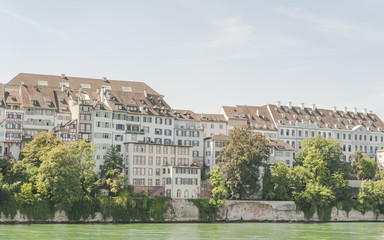 Basel, Altstadt, historische Häuser, Rheinufer, Sommer, Schweiz