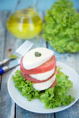 salad with mozzarella