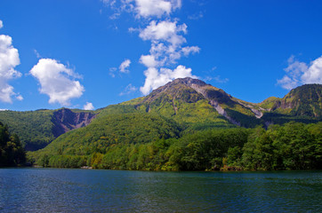 上高地　焼岳と大正池