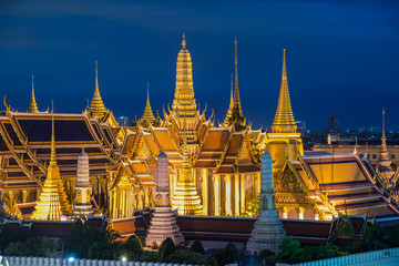 Obraz premium Grand palace at twilight in Bangkok, Thailand