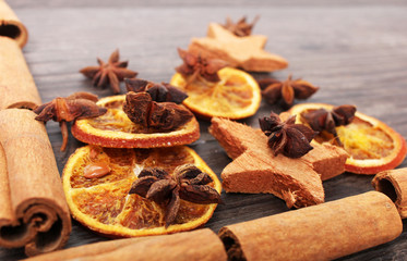 Zimt, Sternanis, Orange getrocknet
