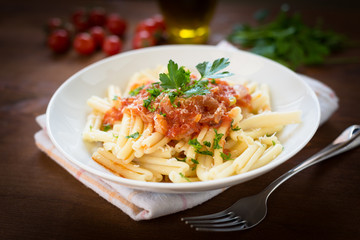 Strozzapreti con salsa di pomodoro, italian pasta