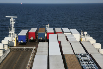 LKW auf Schiffsdeck II