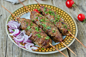 Minced lamb kebab with vegetables