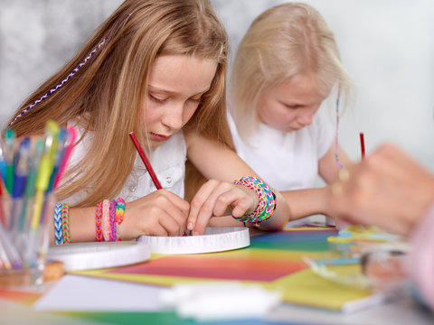 Kids do arts and crafts