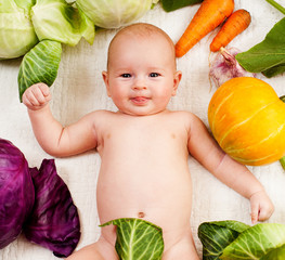 Fototapeta premium babe with vegetables