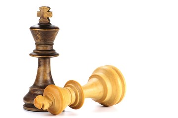 Schachfiguren isoliert auf weißem Hintergrund