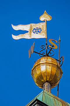 Metal signs with cardinal points and flag