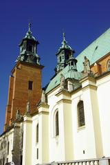 Fototapeta na wymiar - Towers and statues of the Basilica Archdiocese of Gniezno .