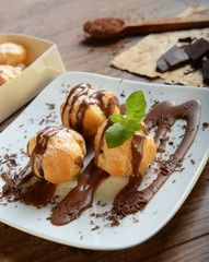 Profiteroles